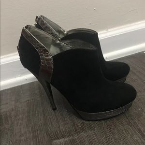 Guess women’s platform ankle booties size 6